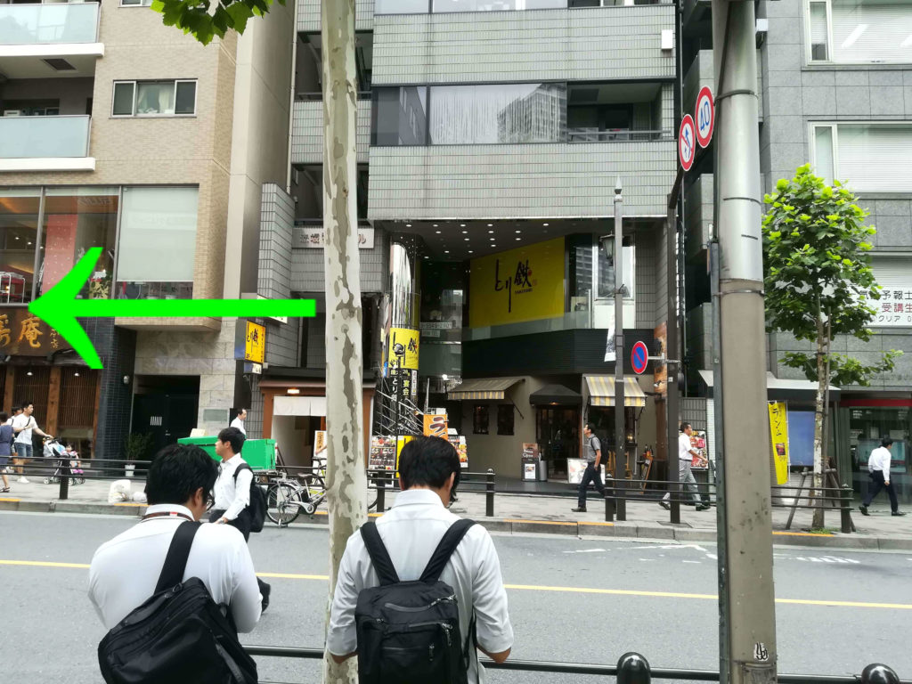 赤坂駅から赤坂ブルームーンへのアクセス①